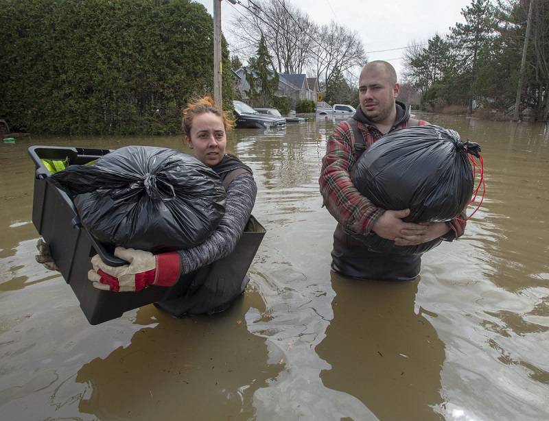 Quebec residents with belongings