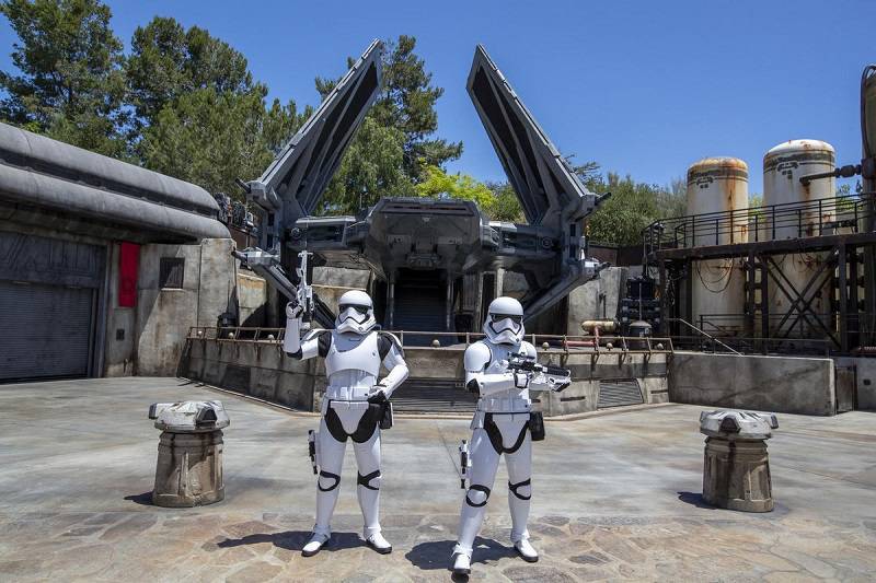 Star Wars: Galaxy’s Edge Opens at Disneyland