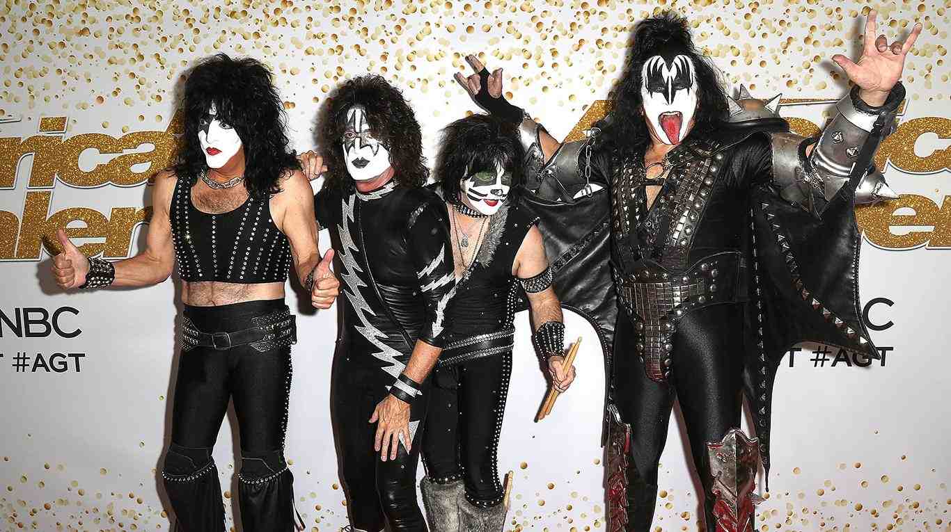 Kiss to Perform Underwater Concert for Great White Sharks