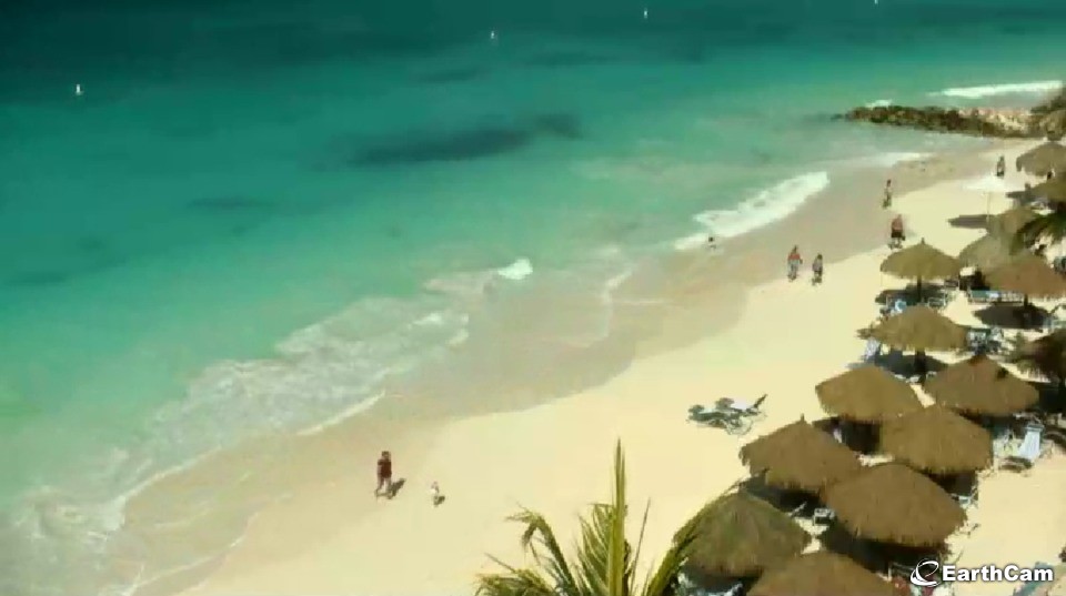 Aruba beach empty