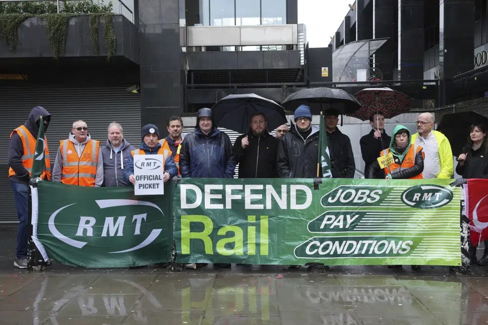 Heathrow Security Guards To Strike For 10 Days Over Easter 9477