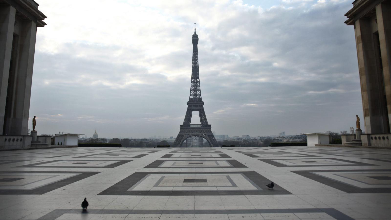 Paris with no tourists