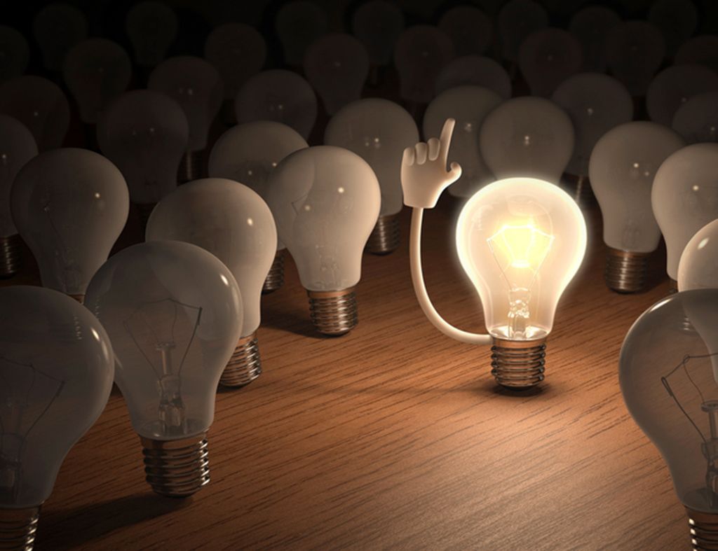 lit bulb among off bulbs