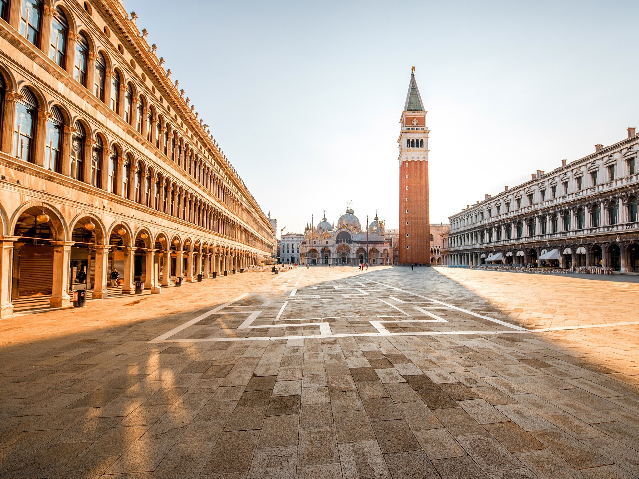empty Rome square