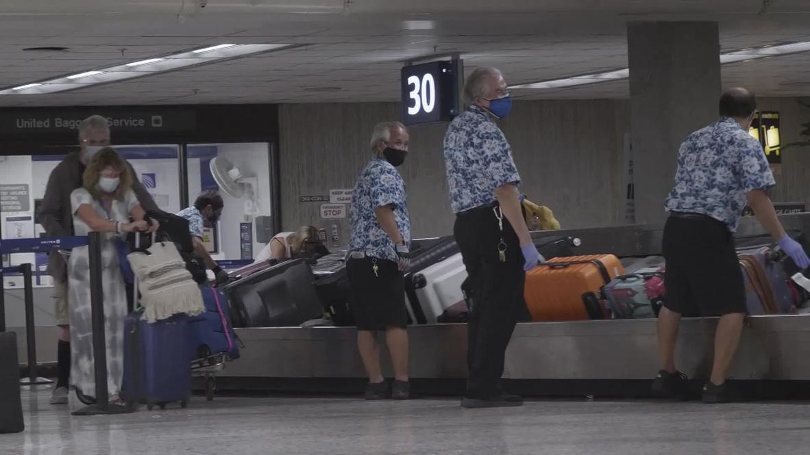 people arriving in Hawaii