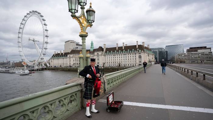 London totally empty, bagpiper in the streets