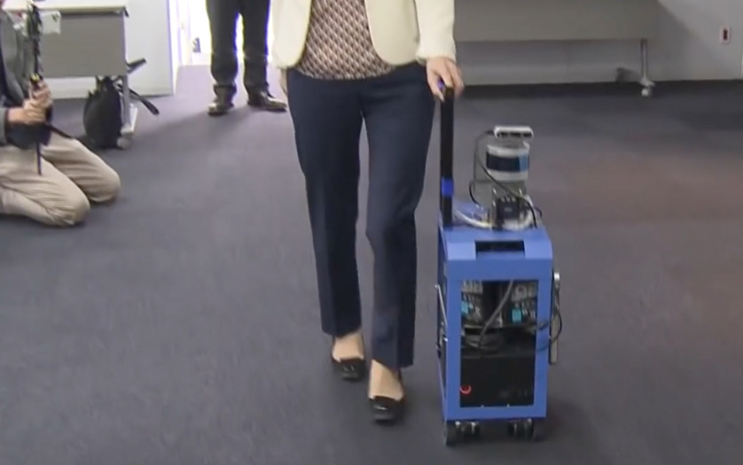 robot suitcase