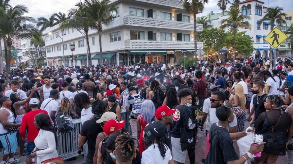 Miami Beach crowds of spring breakers