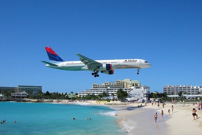 Delta plane landing in St. Maarten