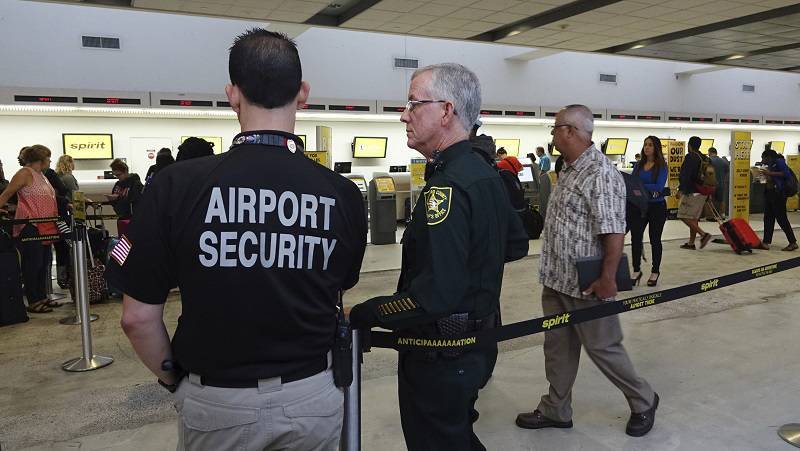 Tensions Rise at Ft. Lauderdale Airport as Spirit Cancels Flights (Video)