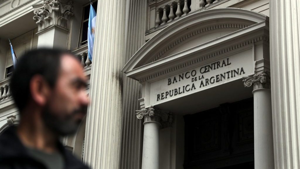 Financial Turmoil Pounds Argentina’s Travel Sector