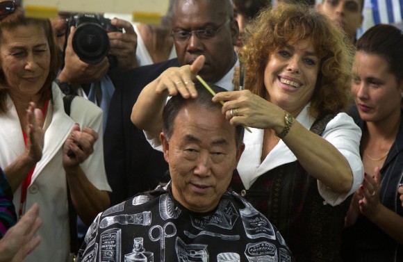 UN Secretary General Gets Haircut in Havana