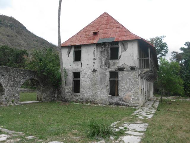Archeological Diggings at the Fraternidad Coffee Plantation