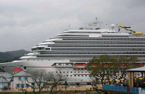 Carnival Takes Delivery of New 130,000-Ton Carnival Magic