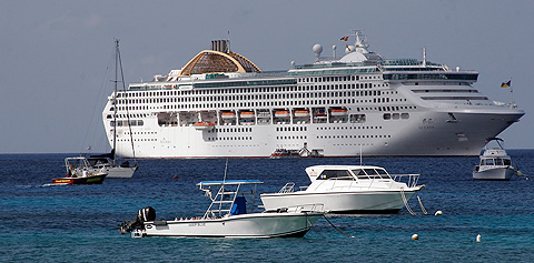 Cayman Ship Pier Study Calls for Support from Major Cruise Lines