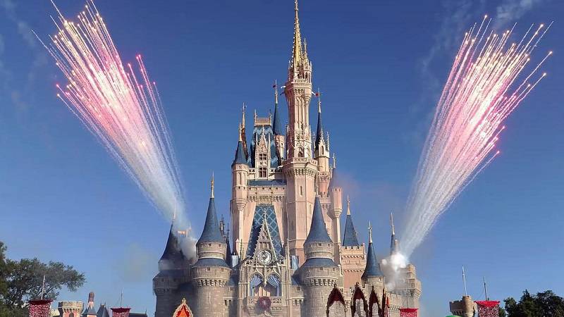 Disney World Makes Preps for Awesome Christmas Experience