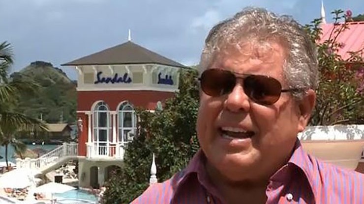 Sandals Chairman Presented with Inaugural CHRIS Lifetime Achievement Award