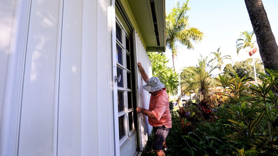 Hurricane Matthew Picks Up Strength, Heads for Florida