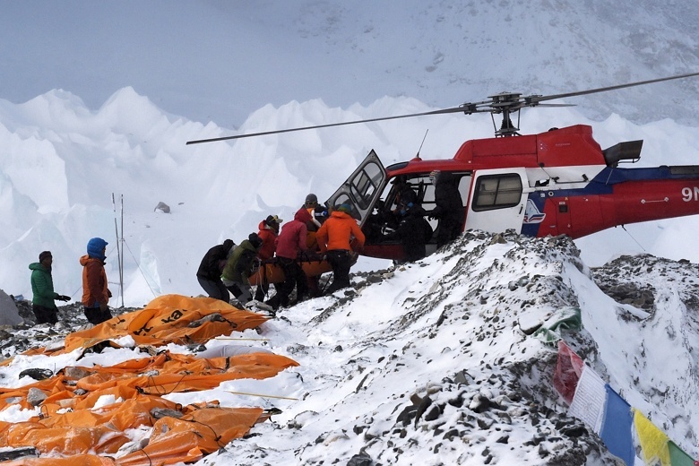 Hundreds of Foreign, Nepalese Climbers Trapped in the Himalayas after Earthquake
