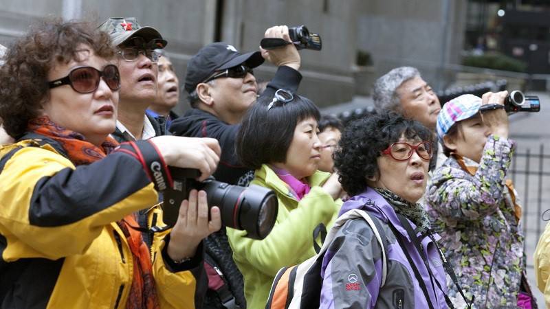 Chinese Tourists Keep Swarming the World