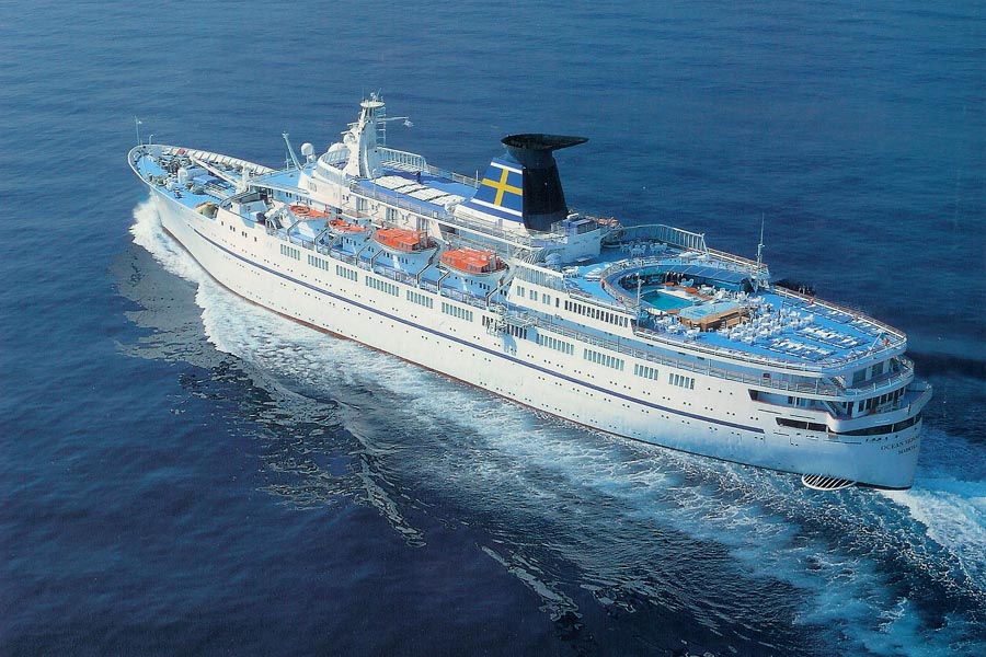 Pullmantur Launches the Monarch