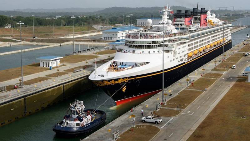 Disney Wonder Crosses the Panama Canal 