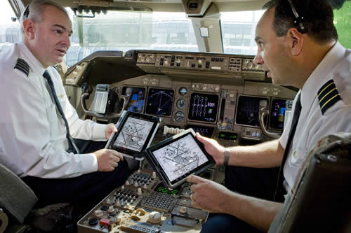 United Airlines Launches Paperless Flight Deck with iPad