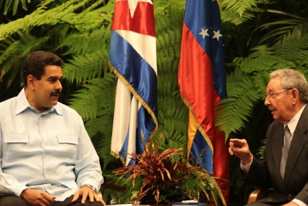 Castro, Maduro Vow to Strengthen Economic Cooperation