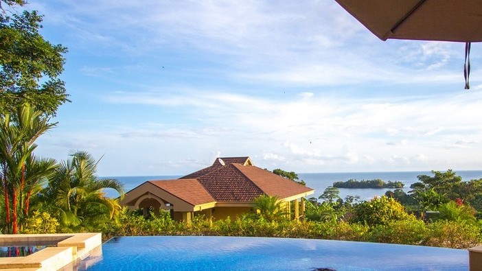 Panama’s Red Frog Beach Island Resort Nabs Green Globe Certification