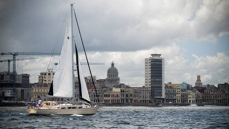 Stowe Couple Finishes First in Miami-to-Cuba Boat Race