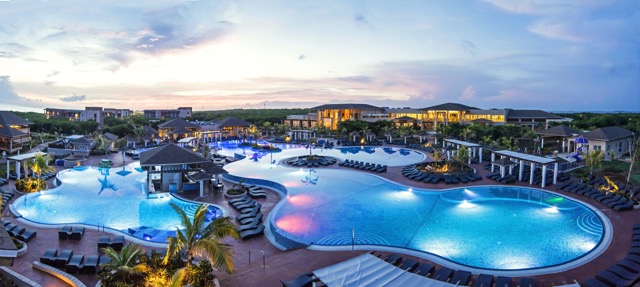 Warwick Cayo Santa Maria Cuba Hosts Dinner for Top Canadian Travel Agents